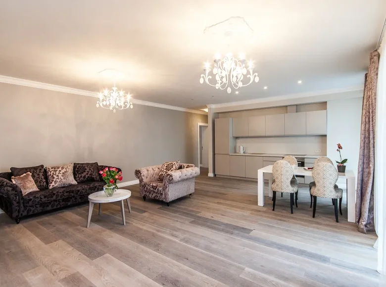 Mieszkanie 3 pokoi 97 m² Ryga, Łotwa