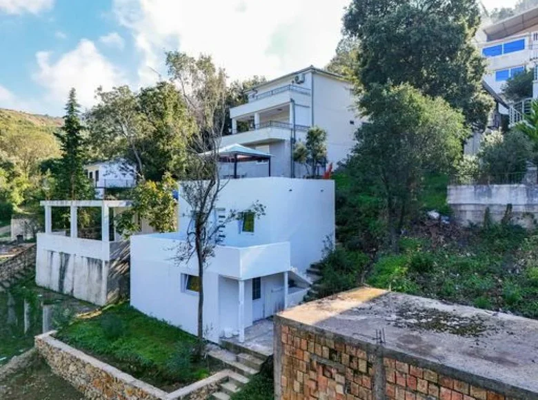 2 bedroom house 100 m² Kunje, Montenegro