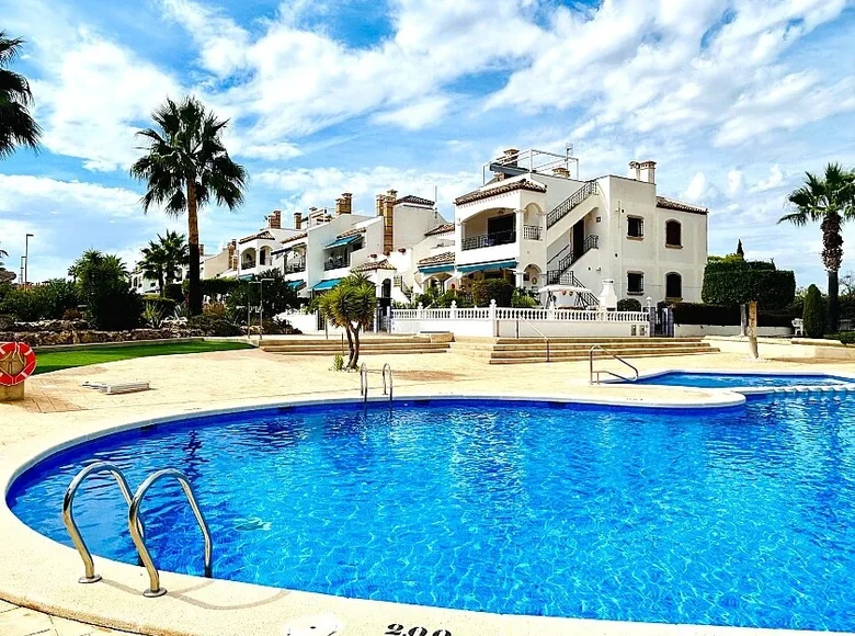 Bungalow de 2 dormitorios 72 m² Orihuela, España