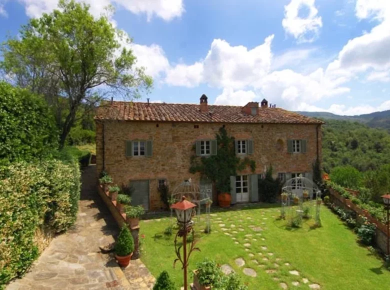 Villa 33 habitaciones 1 000 m² Arezzo, Italia