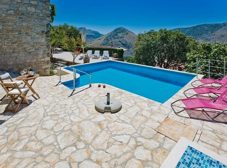 villa de 5 dormitorios 200 m², Todos los paises