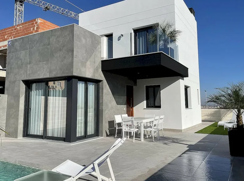 Villa de tres dormitorios 175 m² Torrevieja, España