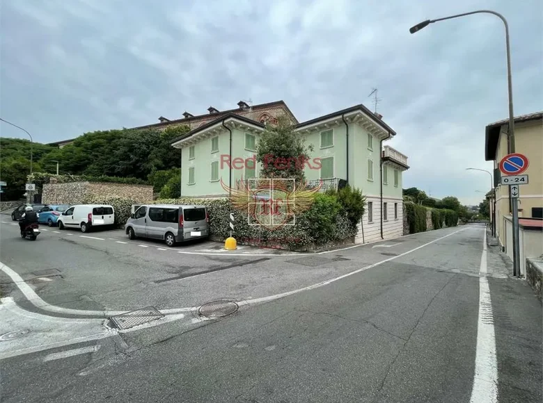 Mieszkanie 3 pokoi 75 m² Desenzano del Garda, Włochy