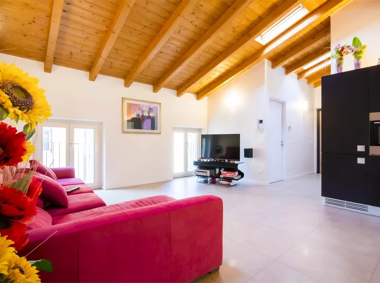 Mieszkanie 4 pokoi 120 m² Caprino Veronese, Włochy