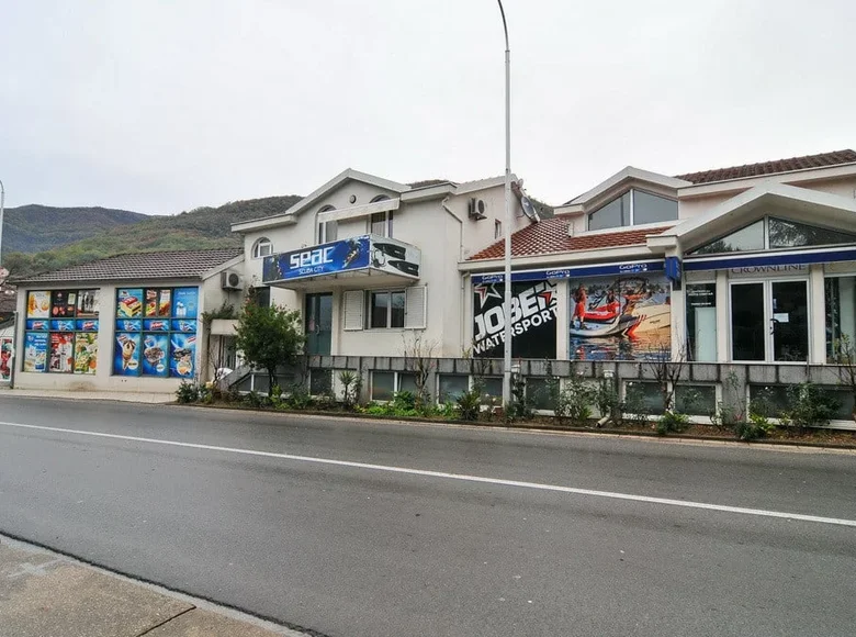 Commercial property 714 m² in Tivat, Montenegro