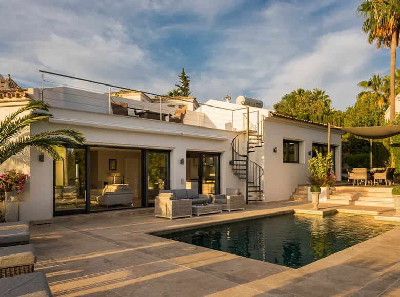 5 bedroom villa 333 m² San Pedro Alcantara, Spain