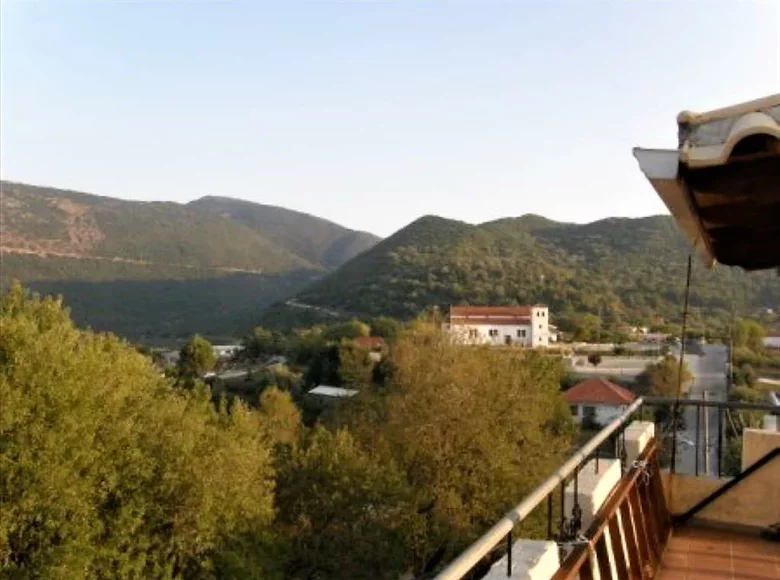 Hotel 330 m² in Mesovouni, Greece