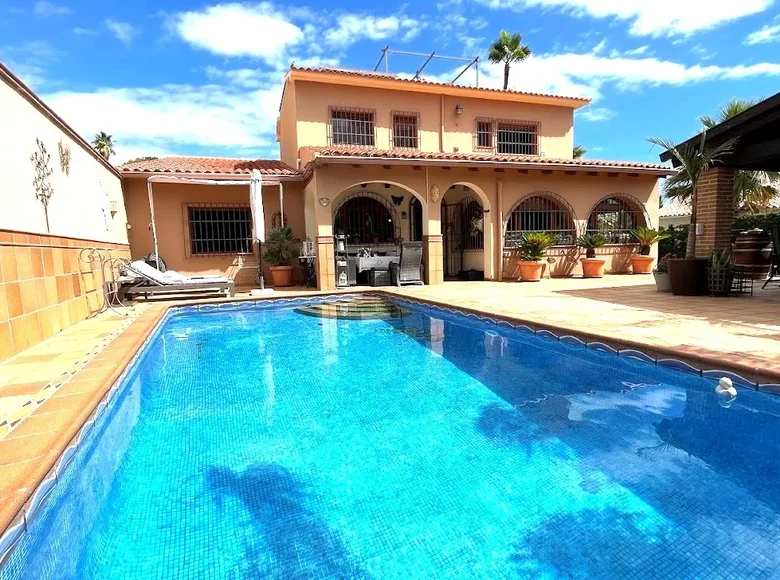 villa de 5 dormitorios 315 m² La Nucía, Španjolska