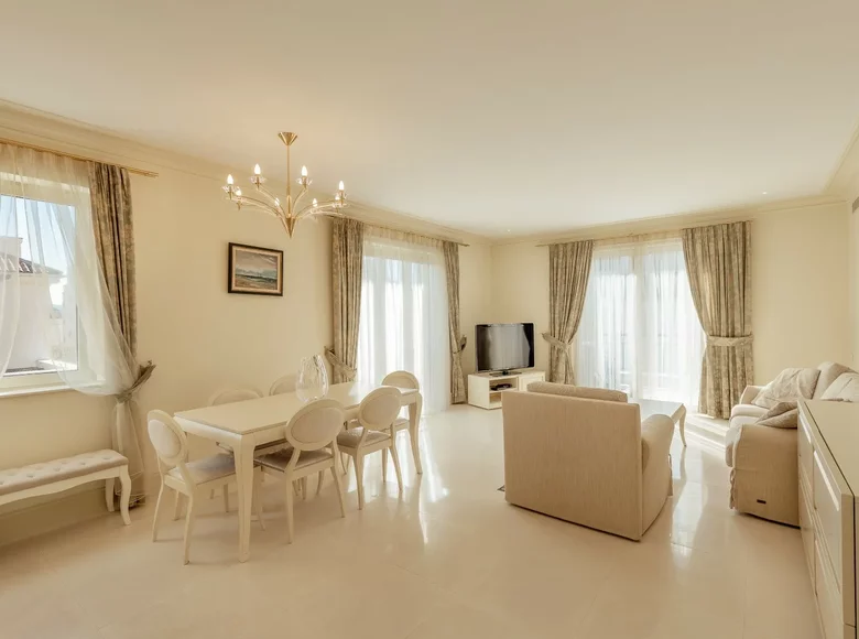 Apartamento 2 habitaciones 167 m² Tivat, Montenegro