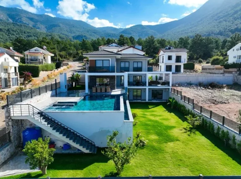 4 bedroom house 310 m² Oludeniz, Turkey