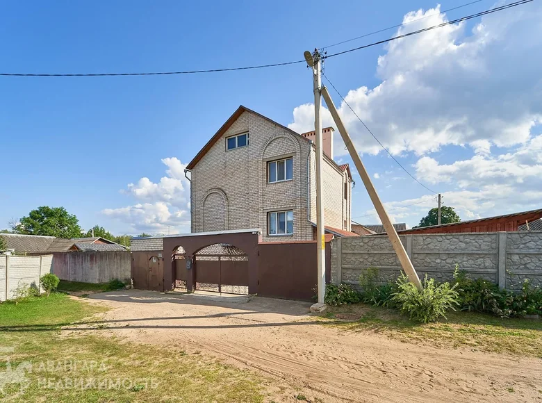 Haus 4 Zimmer 214 m² Baryssau, Weißrussland
