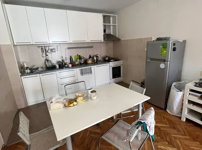 Mieszkanie 2 pokoi 81 m² Becici, Czarnogóra