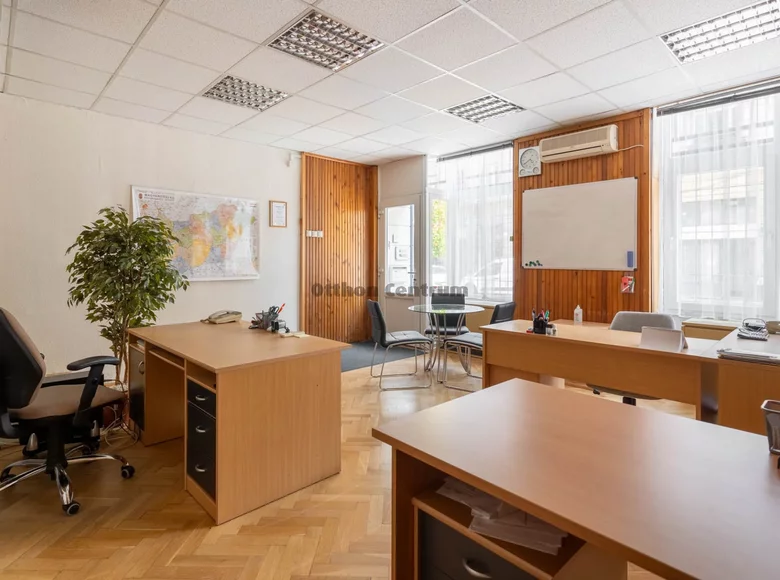 Commercial property 87 m² in Budapest, Hungary