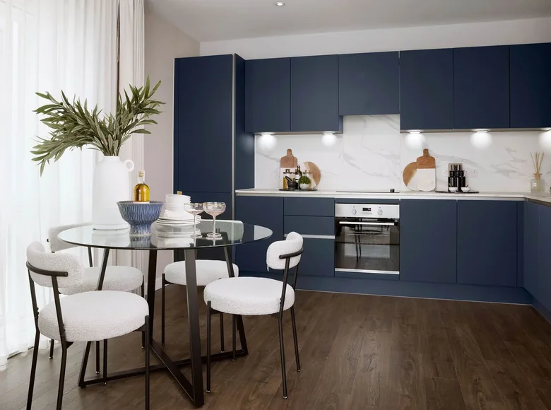 2 bedroom apartment 669 m² London, United Kingdom