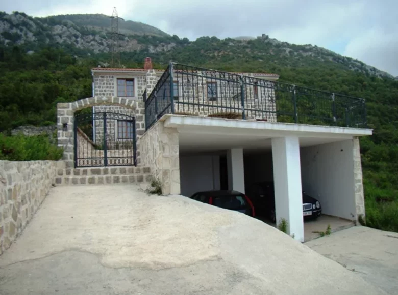5 bedroom house 466 m² Petrovac, Montenegro