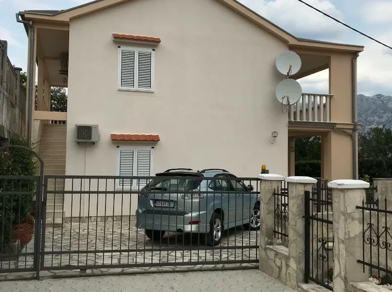 2 bedroom house 176 m² Prcanj, Montenegro