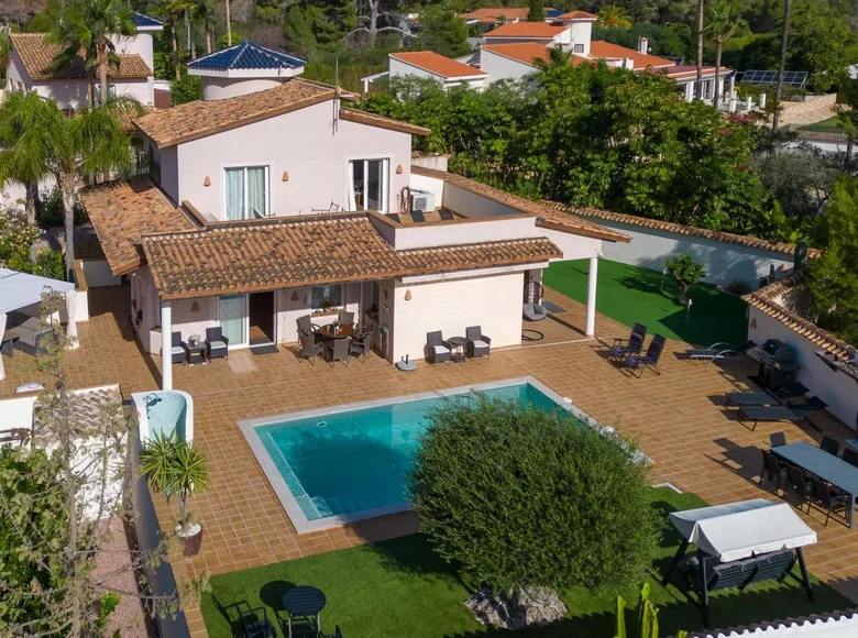 7-Schlafzimmer-Villa 334 m² lAlfas del Pi, Spanien