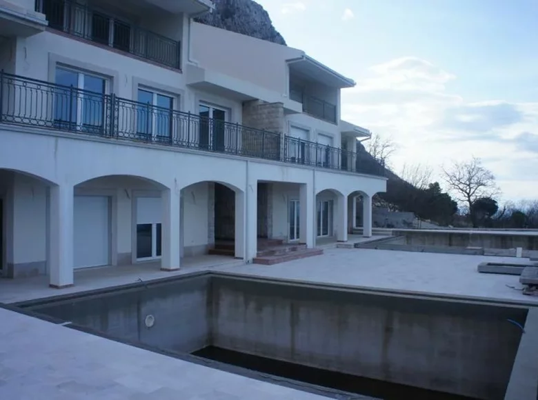 Investition 1 400 m² Marovici, Montenegro