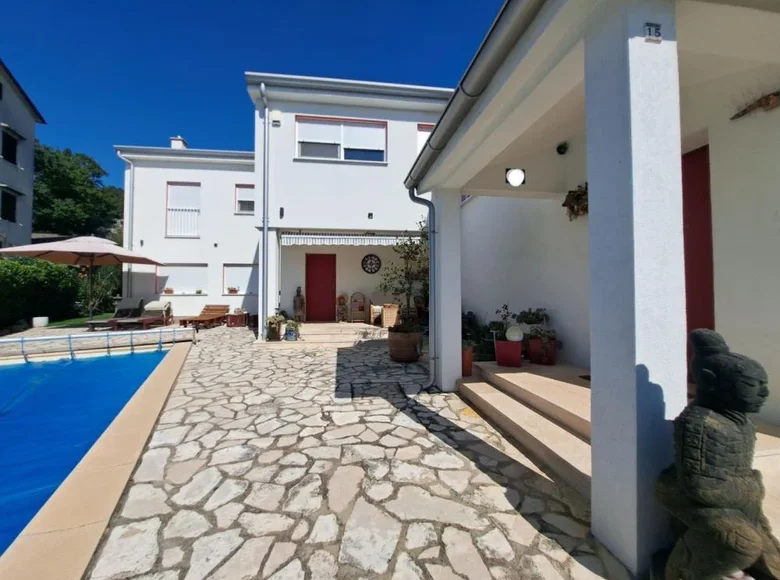 5 bedroom villa 450 m² Cernik, Croatia