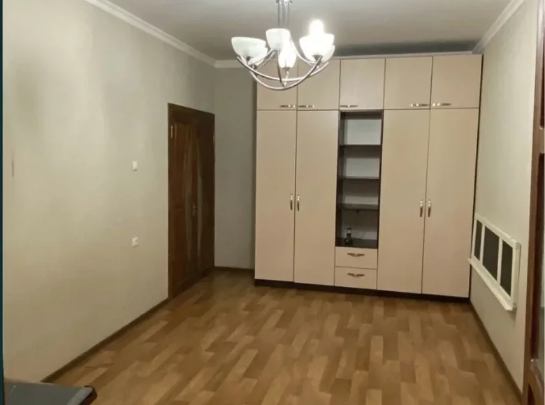 Kvartira 1 xona 45 m² Toshkentda