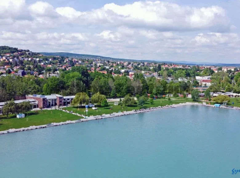 Działki 1 410 m² Balatonalmadi, Węgry