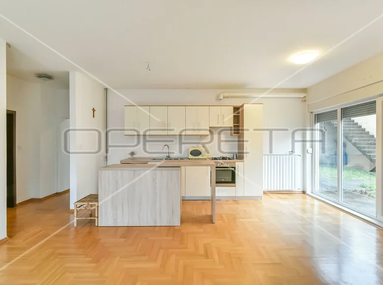 Mieszkanie 4 pokoi 151 m² Kucanec, Chorwacja