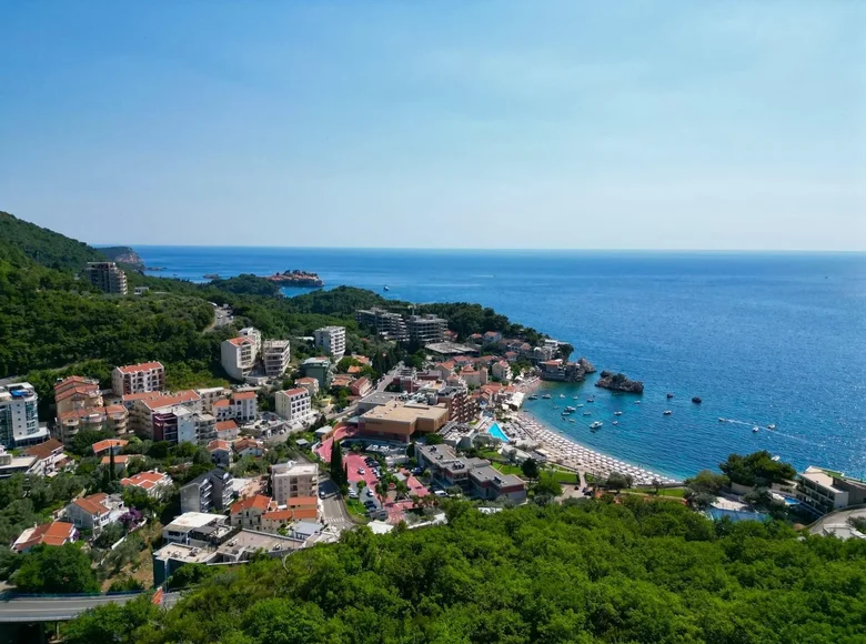 Atterrir  Sveti Stefan, Monténégro