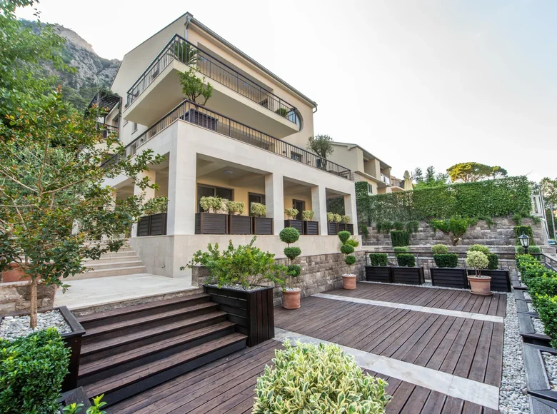 Villa 7 rooms 510 m² Kotor, Montenegro