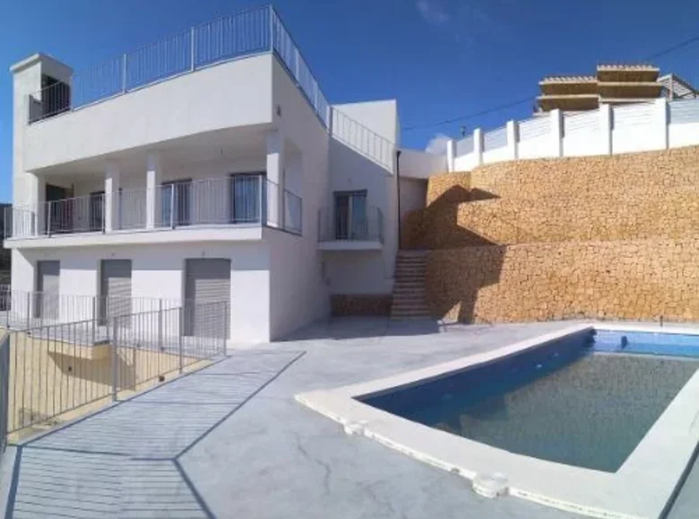 Villa de 4 dormitorios 260 m² Campello, España