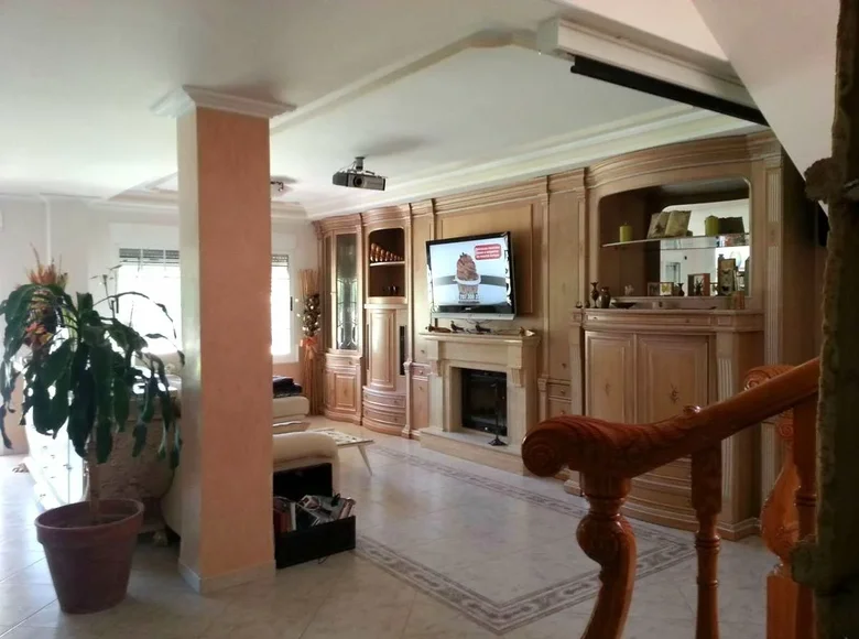 7-Schlafzimmer-Villa 412 m² la Pobla de Vallbona, Spanien