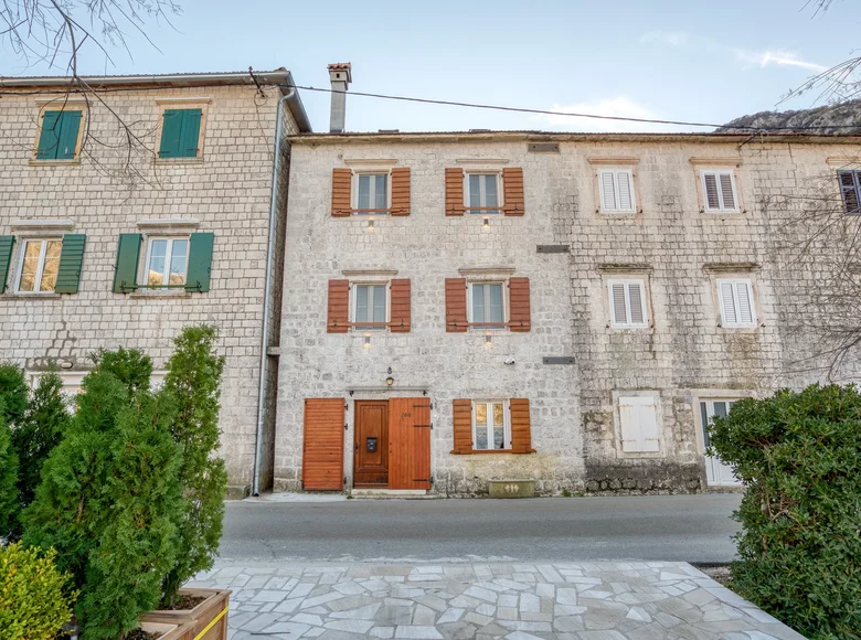 Mieszkanie 4 pokoi 112 m² Kotor, Czarnogóra