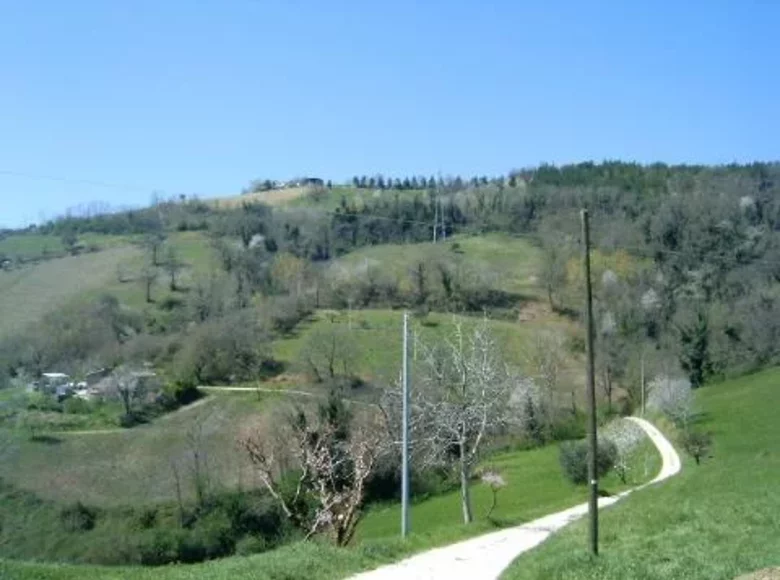 Grundstück 140 000 m² Terni, Italien