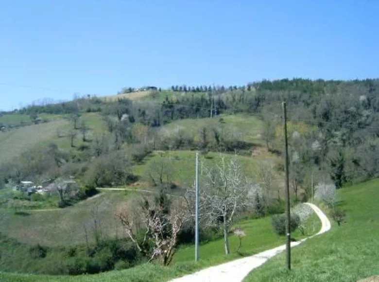 Grundstück 140 000 m² Terni, Italien