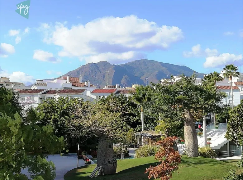 4 bedroom apartment 128 m² Estepona, Spain