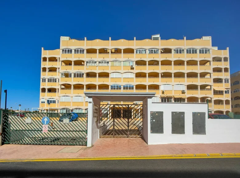 Mieszkanie 3 pokoi 75 m² Torrevieja, Hiszpania