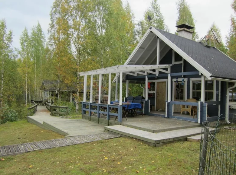 Dom wolnostojący  Pieksaemaeki, Finlandia
