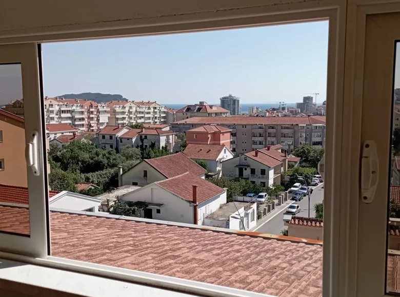 Mieszkanie 4 pokoi 86 m² Budva, Czarnogóra