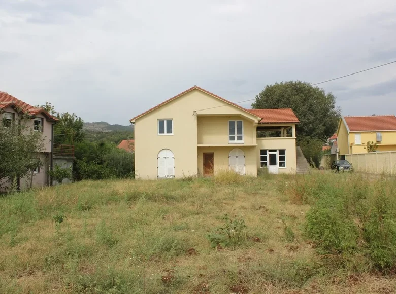 House 240 m² Podgorica, Montenegro