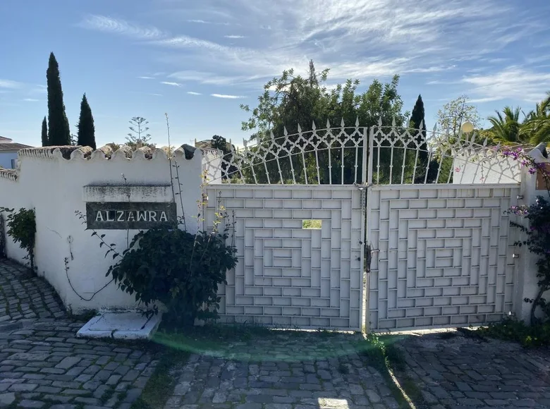 Land 1 881 m² Marbella, Spain