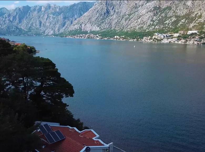 Land 1 053 m² Kotor, Montenegro