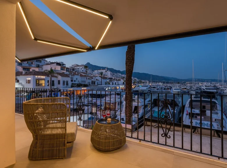 Mieszkanie 2 pokoi 138 m² Marbella, Hiszpania