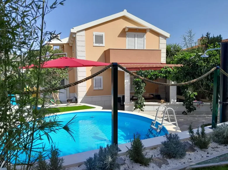 5 bedroom villa 131 m² Grad Trogir, Croatia