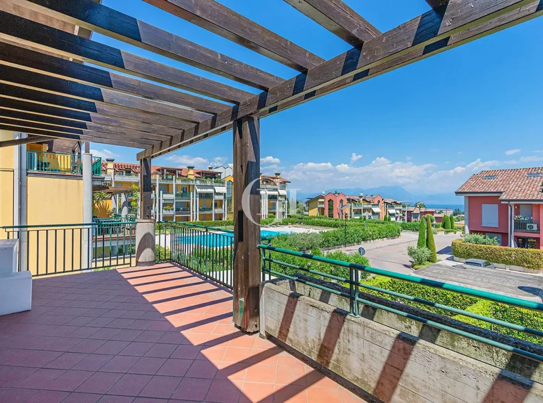 Mieszkanie 3 pokoi 115 m² Desenzano del Garda, Włochy