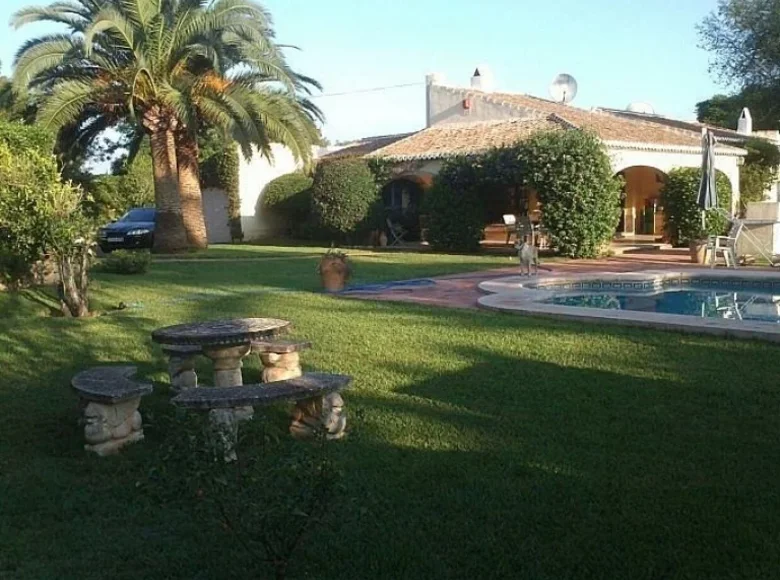 4-Schlafzimmer-Villa 266 m² Javea, Spanien