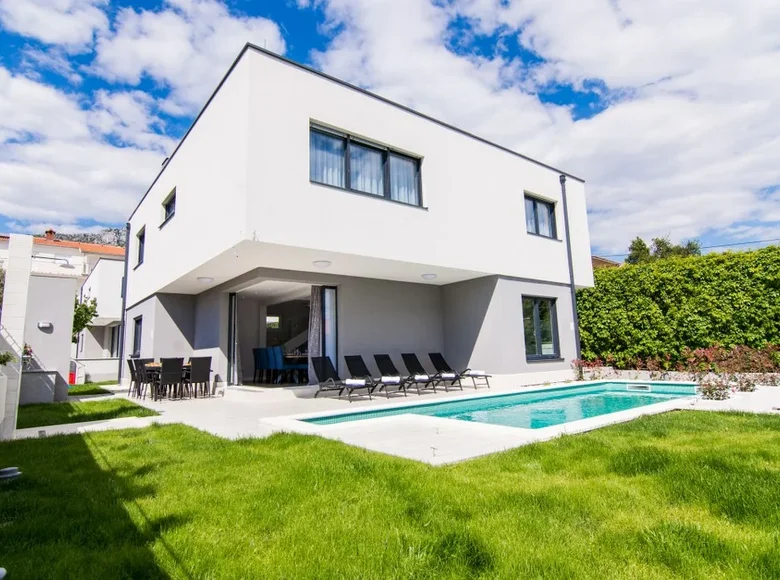 Villa 10 bedrooms 404 m² Kastel Kambelovac, Croatia