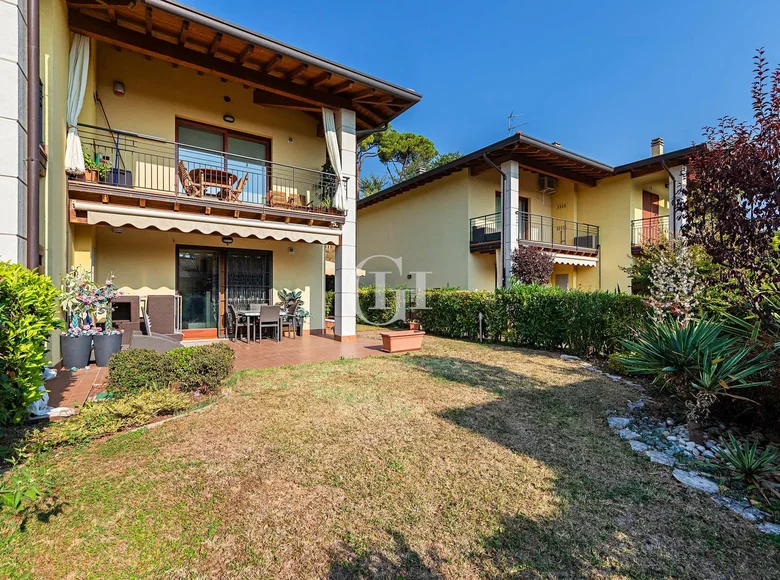 Mieszkanie 2 pokoi 80 m² Moniga del Garda, Włochy