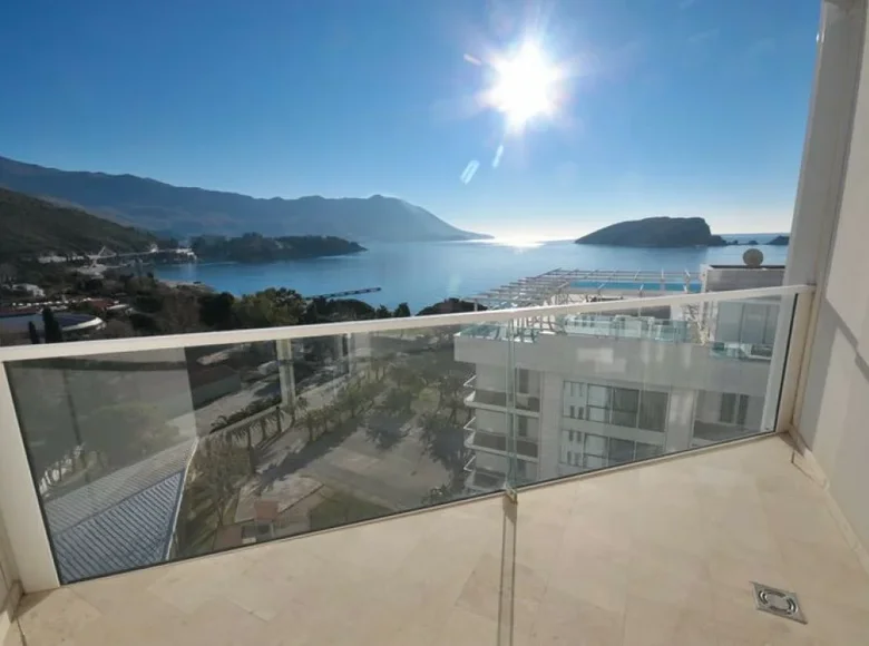 Mieszkanie 2 pokoi 104 m² Budva, Czarnogóra