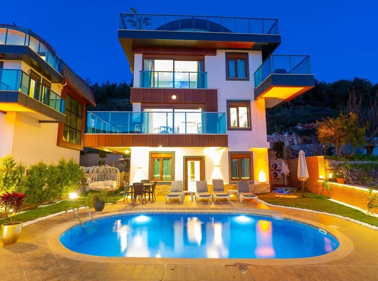 Casa 6 habitaciones 330 m² Alanya, Turquía