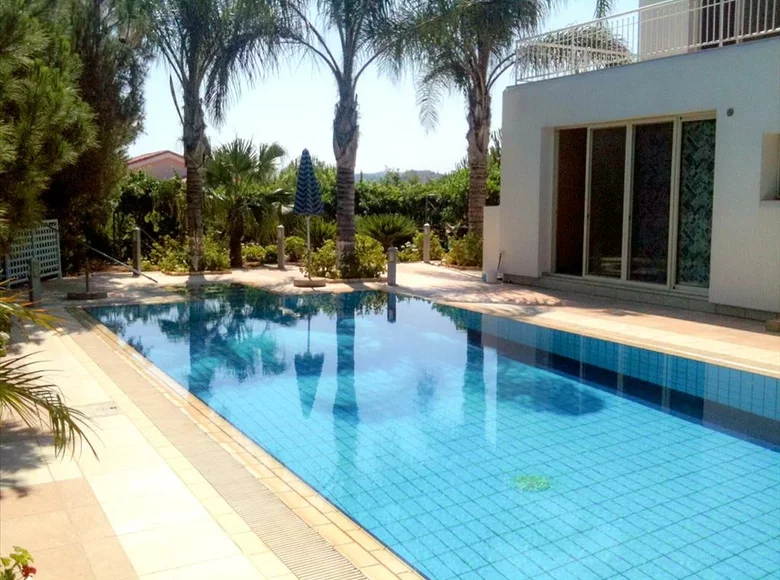 Villa 450 m² Kato Mylos, Cyprus