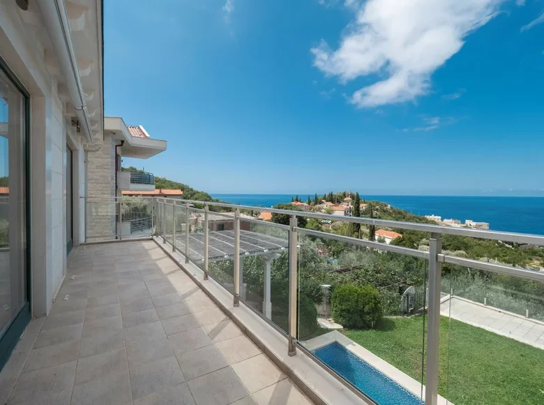 4 bedroom Villa 210 m² Rijeka Rezevici, Montenegro